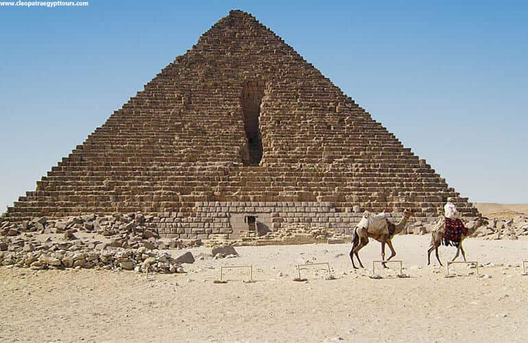 Pyramid of Menkaure | Menkaure pyramid | Giza Pyramids